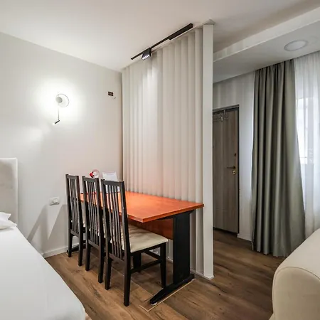 Vibes Center By Pikhost Apartmán